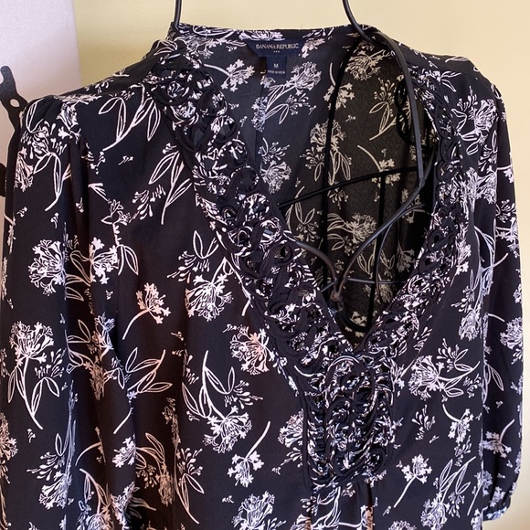 Banana Republic Black/White Floral V-Neck Tunic - Size M - Picture 2 of 12